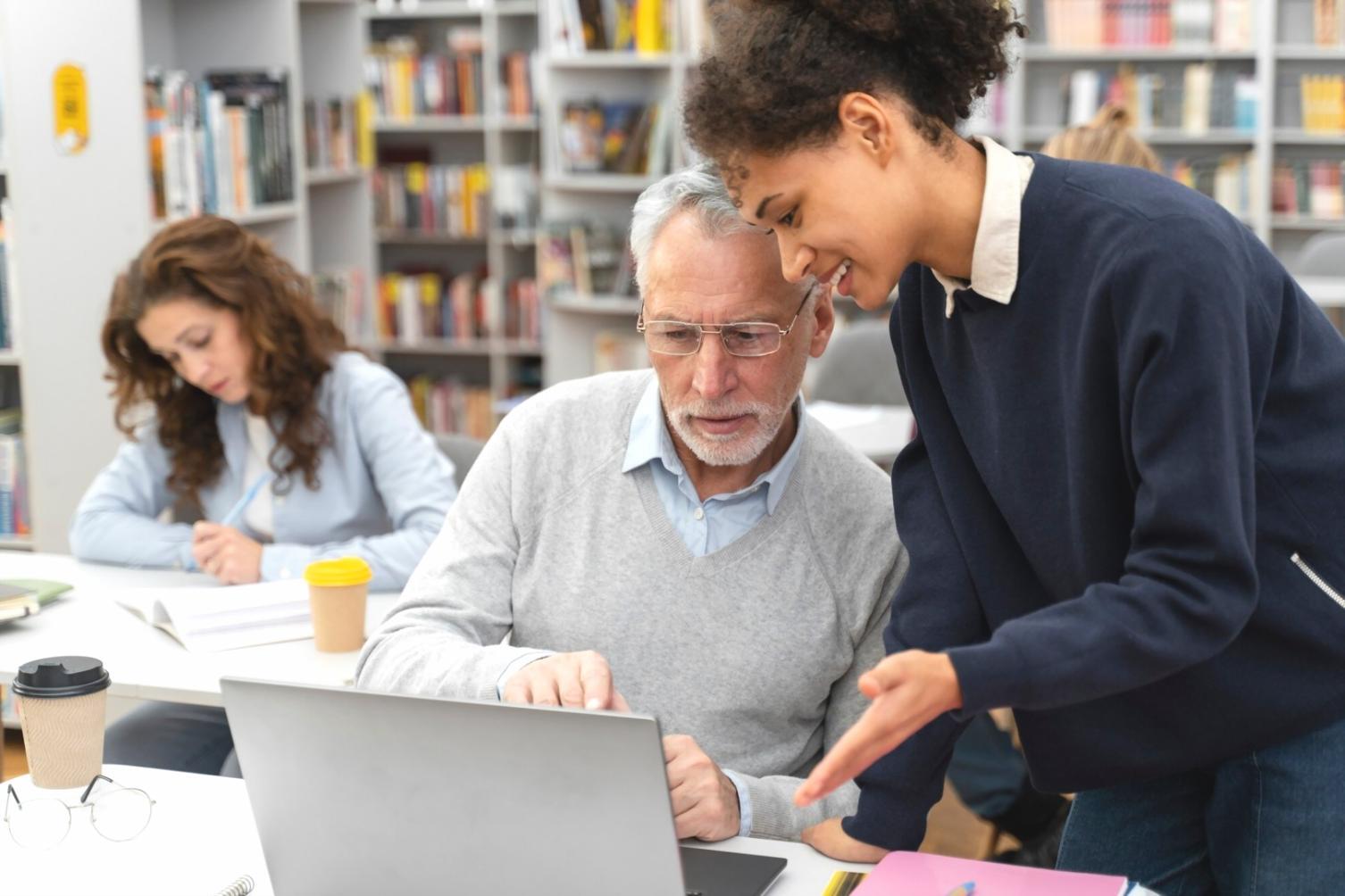 Environnement d'apprentissage collaboratif pour l'analyse financière